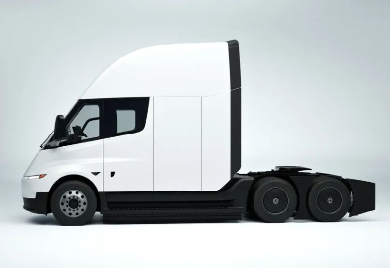 Tesla Semi trucks are equipped with batteries of lower capacity, but their range remains unchanged
