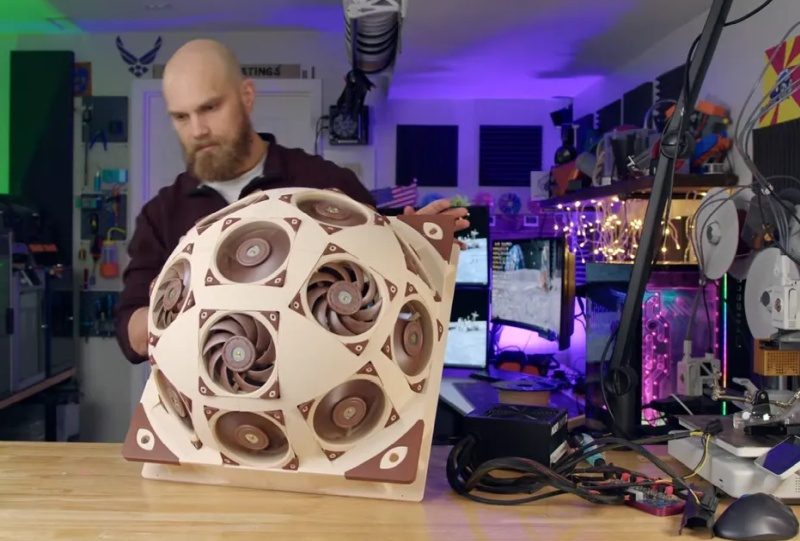 A blogger built a "superchassis" for a computer using 15 Noctua fans, lowering the system temperature by 20 °C