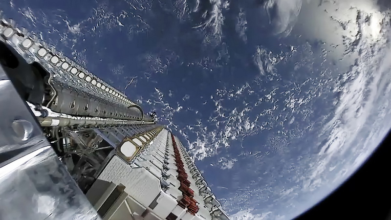 Google is discussing with SpaceX the installation of orbital data centers as part of its Suncatcher initiative