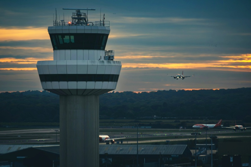 Professional players can move into aviation: the U.S. government offers careers to dispatchers