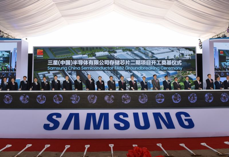 Samsung and SK Hynix invested almost a billion dollars in expanding memory production in China last year