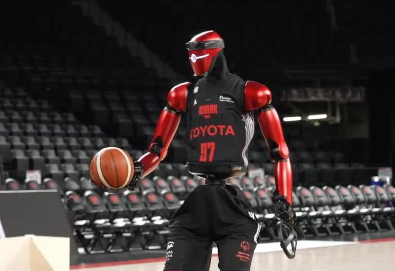 Toyota unveiled a new generation of wheeled robot basketball player in action
