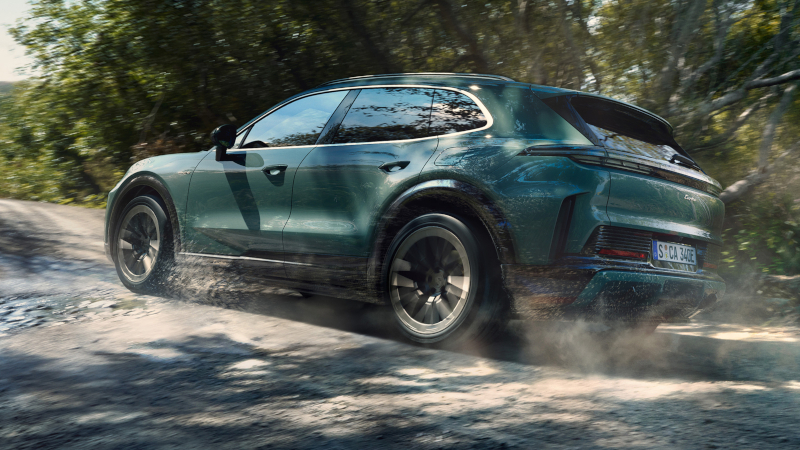 Porsche unveiled an electric Cayenne, boosting up to 1,139 horsepower and reaching 100 km/h in 2.4 seconds.